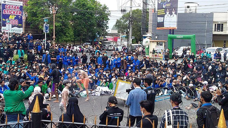 Mahasiswa Jember Kecam Wacana 3 Periode Presiden dan Krisis Minyak Goreng