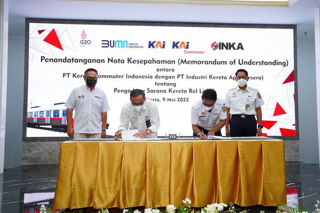 PT INKA – KAI Commuter Teken MoU Pengadaan KRL