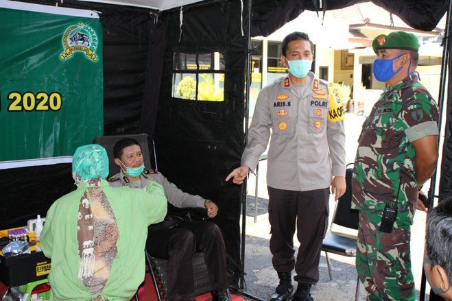 Efek Covid-19, Stok Darah di PMI Jember Menipis, Polres Jember Gelar Baksos Donor
