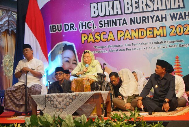 Jaga Warisan Gus Dur, Sinta Nuriyah Tetap Aktif Sahur dan Buka Bersama Keliling