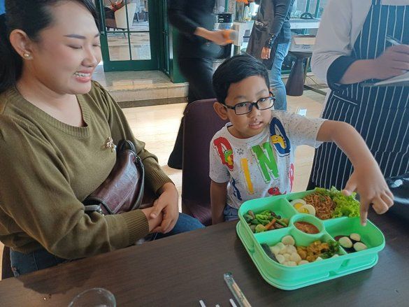 Lomba Dekorasi Bento di Surabaya Jadi Ajang Kekompakan Ibu dan Anak
