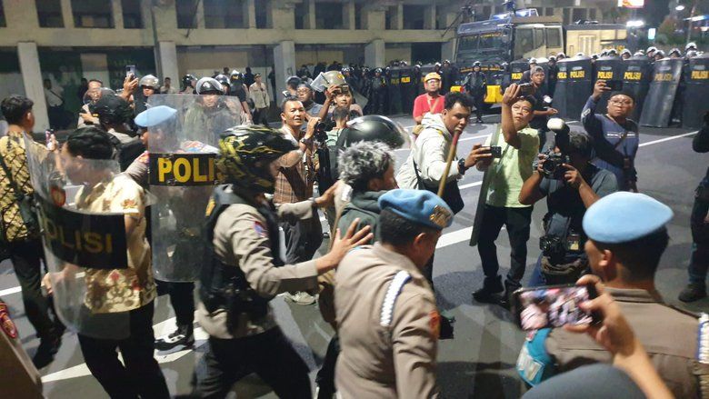 Demo Ricuh Ganggu Renovasi Gedung Grahadi, Pemprov Pastikan Perbaikan Tetap Berlanjut