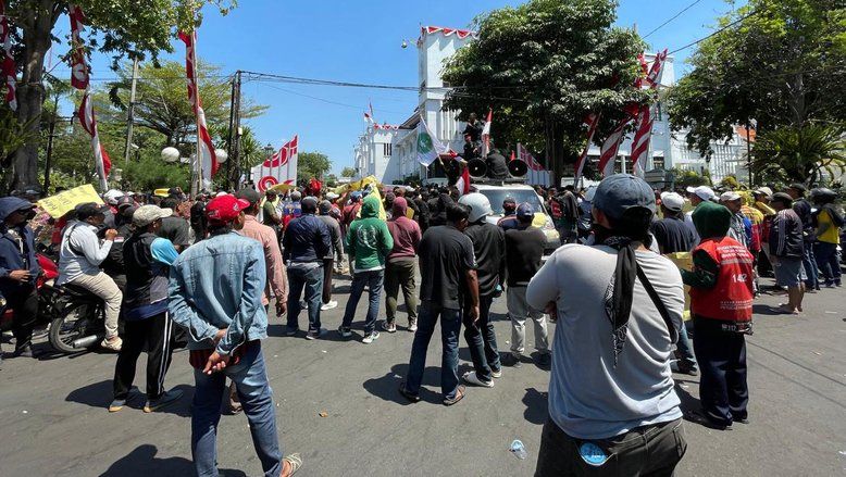 Protes Parkir Digital, Jukir Surabaya Minta Bagi Hasil 70 Persen