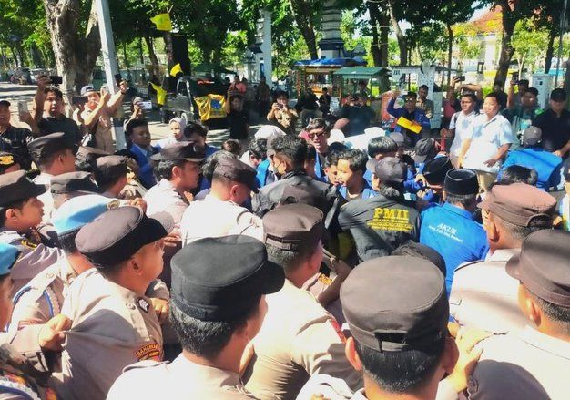 PMII Geruduk DPRD Sampang, Desak Evaluasi Total MBG dan KDKMP