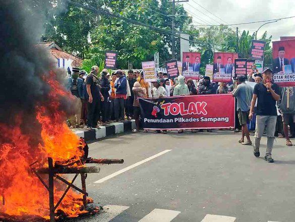 Aliansi Masyarakat Sampang Menggugat Desak Pilkades Segera Digelar 