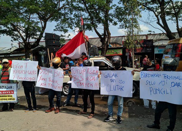 Diduga Marak Trayek Bodong, Warga Ponorogo Geruduk Terminal