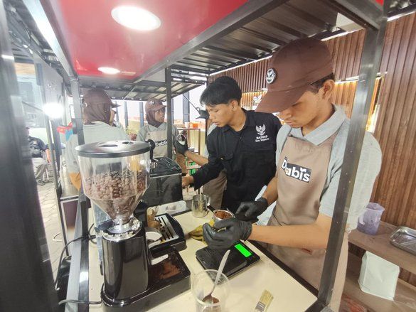 Nikmatnya Kopi Racikan Difabel di Pelatihan Barista Baznas Mojokerto