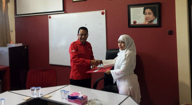 Kader Muslimat Jatim Ambil Formulir sebagai Cawawali di PDI Perjuangan