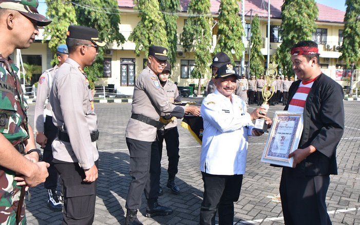 Bupati Situbondo Tegaskan Satkambling Jadi Garda Terdepan Pengamanan Lingkungan