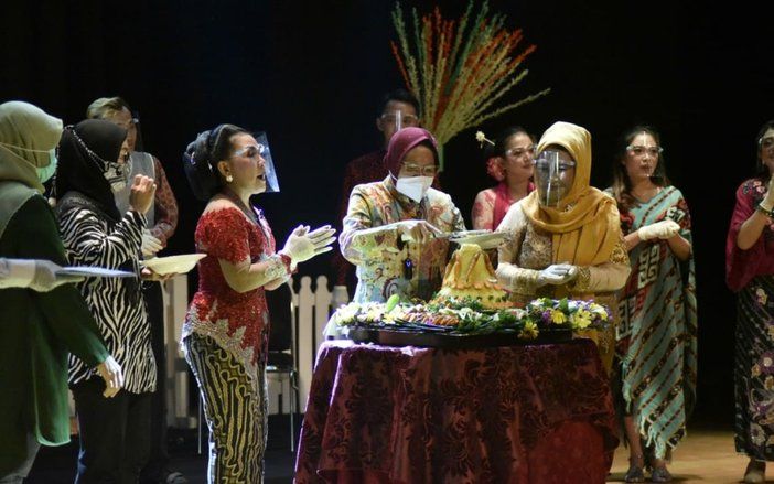 Saat Pentas Jula-Juli Kesenggol Campursari, Risma Terima Kejutan Ulang Tahun Lagi