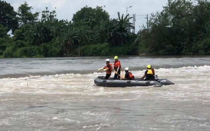 Satu Jam Melawan Pusaran, Tim SAR Evakuasi Jenazah Misterius di Dam Sipon Mojokerto