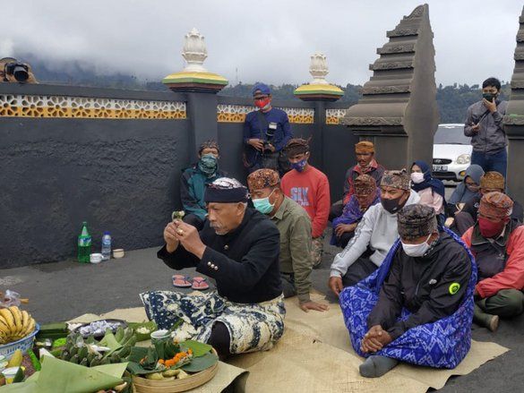 Wisata Bromo Dibuka Secara Ritual Adat