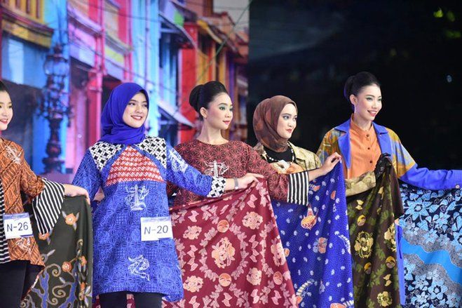 Finalis Cak dan Ning Wajib Kenalkan Mofif Batik Khas Surabaya&nbsp;