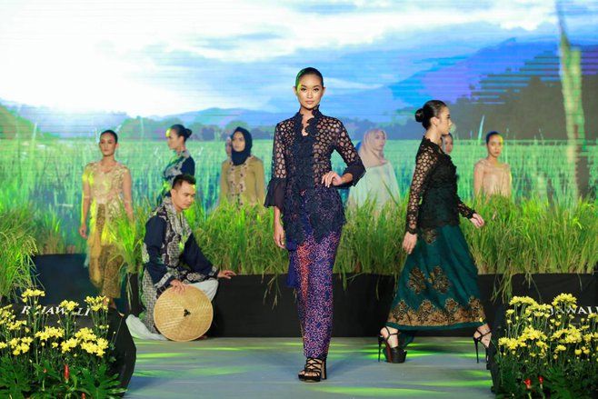 Karya Pelajar SMK Ramaikan Festival Kebaya Banyuwangi