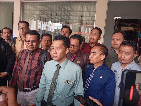 Advokat Karuniawan Penuhi Panggilan Polisi, 72 Rekan Ikut Mengawal