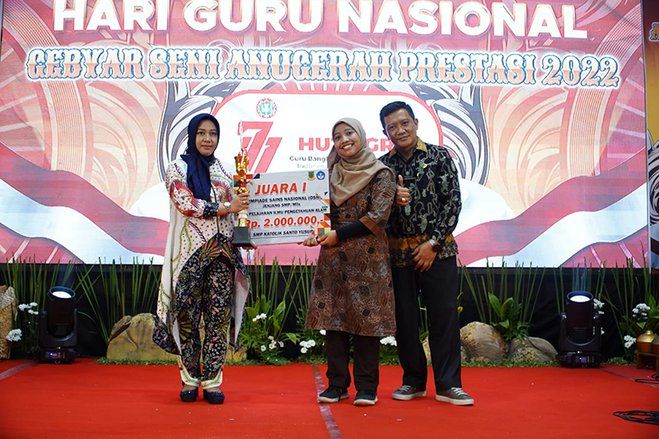HUT PGRI ke-77 dan Hari Guru, Ning Ita Ajak Insan Pendidikan Terus Berinovasi