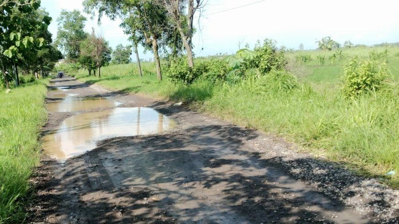 Jalan Brangkal–Jombangdelik Rusak Parah, Warga Desak Pemkab Gresik Segera Bertindak