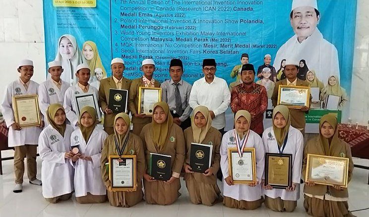 Lewat Aplikasi <em>Tession Body, </em>Santri Genggong Jadi Juara Lomba <em>Research Internasional </em>di Canada