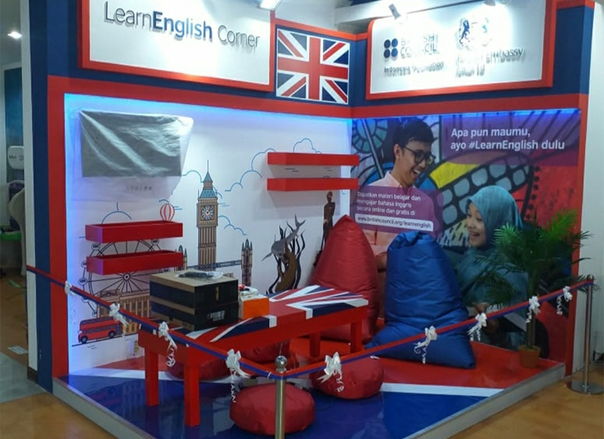Pemkot Surabaya Terima Hibah English Corner dari Yayasan Dewan Inggris Indonesia