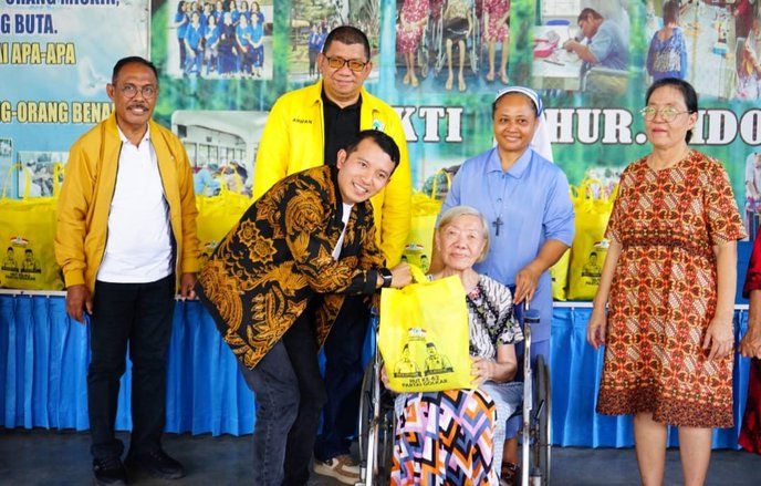 Sambut HUT ke-62, Golkar Jatim Salurkan Bantuan ke Dua Panti