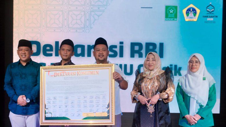 Puncak Hari Santri 2026, Fatayat NU Gresik Perkuat Kemandirian Desa
