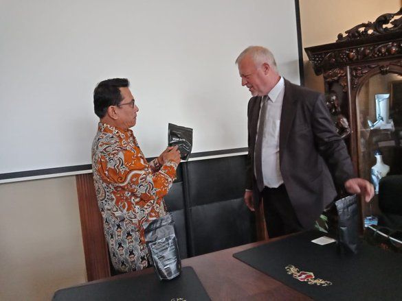 Begini Cara Moeldoko Memperkenalkan Kopi Indonesia di Eropa