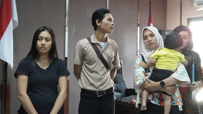 Lariza tak Kuasa Tahan Air Mata Terima AK