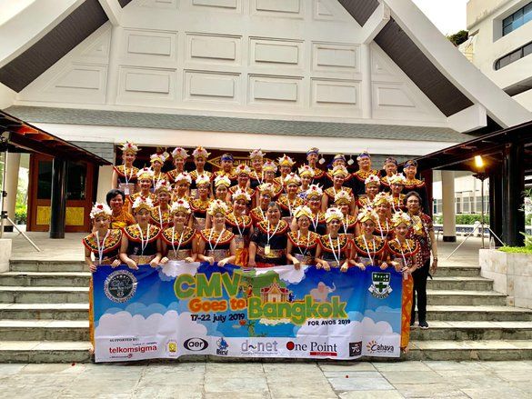 Paduan Suara SMPK St Maria Raih Emas di Bangkok