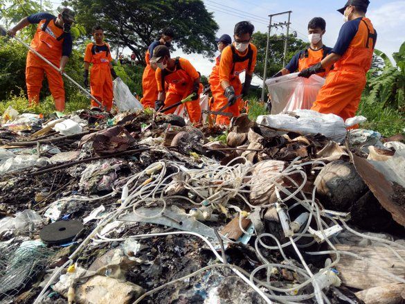 Lagi, Limbah Medis Selang Infus Bekas Dibuang Sembarangan di Mojokerto