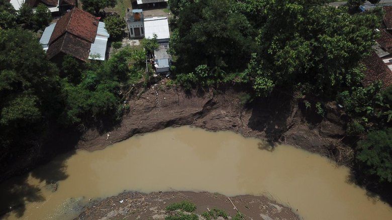 Erosi Sungai, Sejumlah Rumah di Madiun Terancam Amblas 