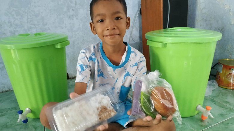 Usir <em>Pagebluk</em> Corona, Warga Mojokerto Selamatan Jajanan Pasar