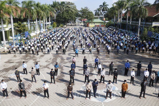 Sembuh dari Covid-19, Puluhan Santri Gontor Disambut Salawat Badar