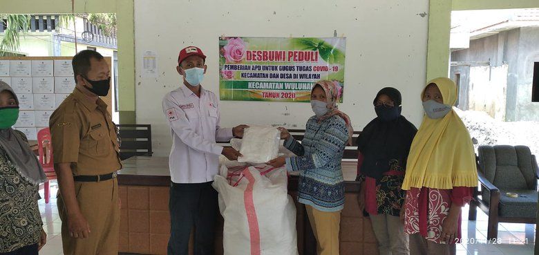 Mantan Pekerja Migran Sumbang Baju Pelindung Covid untuk PMI Jember