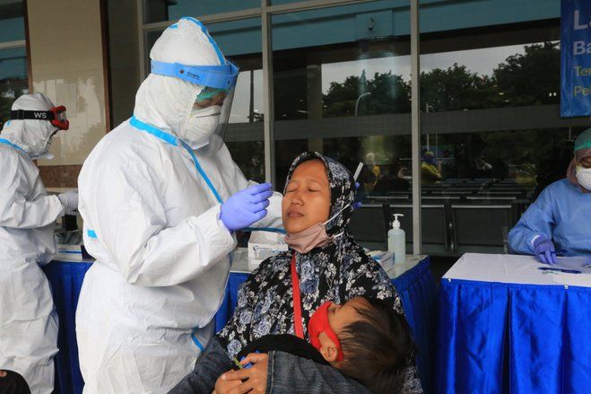 Pelindo III Beri Layanan Rapid Test Antigen Gratis bagi Penumpang Kapal Laut