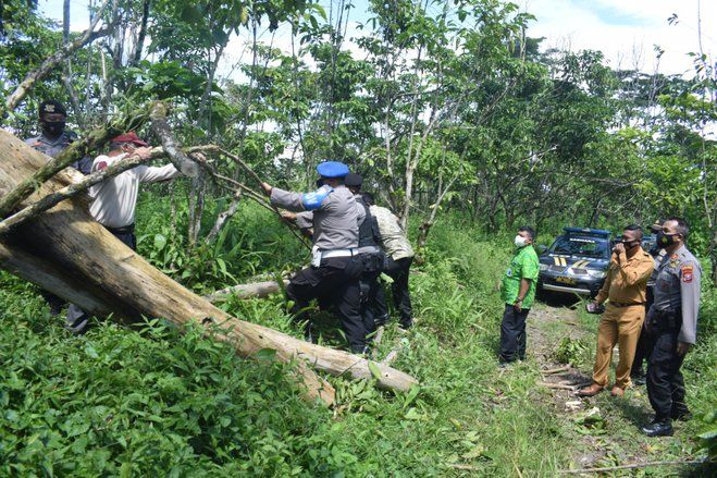 Antisipasi Erupsi Gunung Raung, Polres Bondowoso Cek Jalur Evakuasi di Dusun Terpencil