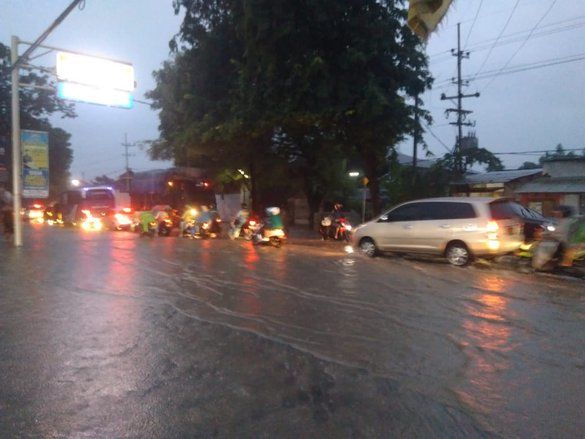 Banjir Genangan Rendam Puluhan Rumah dan Jalur Pantura Dringu Probolinggo