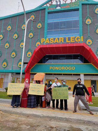 Pedagang Protes Pengaturan Jumlah dan Zona di Pasar Legi Ponorogo