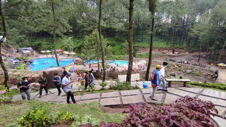 Bernah de Vallei, Wisata Pemandian di Lembah Pinus Desa Kembangbelor Pacet
 