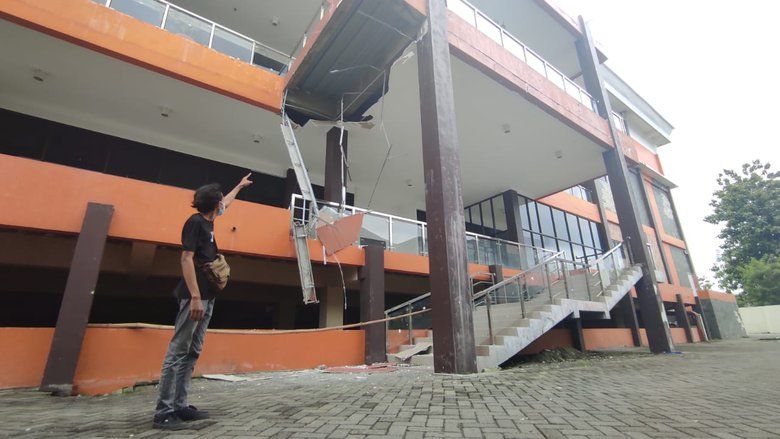 Atap Plafon Mal Pelayanan Publik GMSC Mojokerto Kembali Runtuh
 