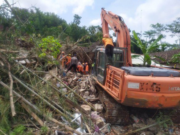 14 Korban Longsor di Nganjuk Ditemukan, Tujuh Korban dalam Pencarian