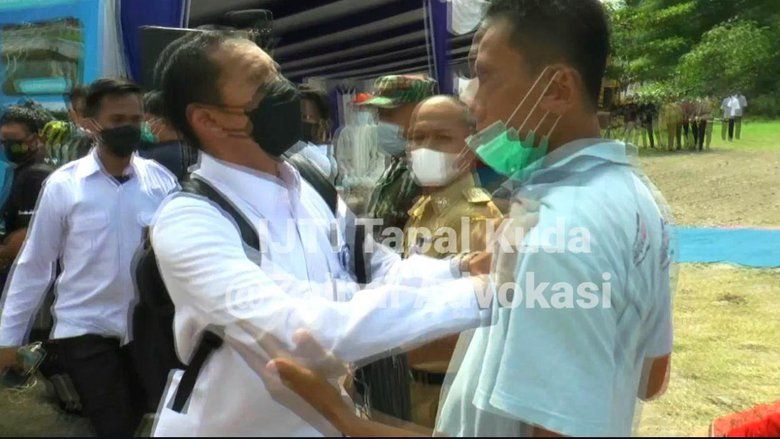 Jurnalis di Situbondo Diperlakukan Kasar oleh Pengawal Menteri Sakti Wahyu Trenggono