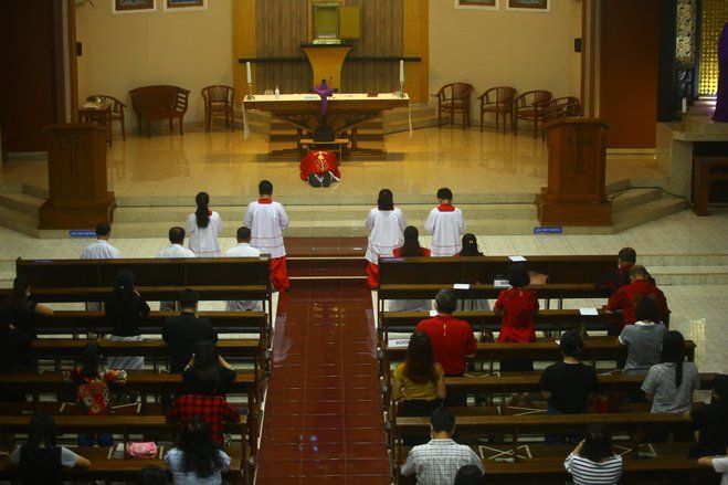 Pastor Gereja Katolik Banyuwangi Bersyukur Rayakan Paskah Tatap Muka