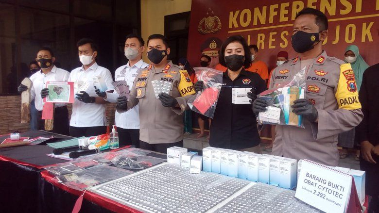 Penahanan Ditangguhkan Polres Mojokerto, Bandar Obat Aborsi Wajib Lapor
 