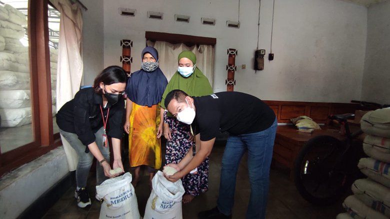 Perusahaan Pengantar Cek Kualitas Beras Bansos PPKM di Kota Mojokerto
 