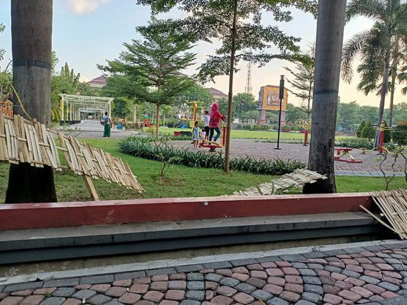 Petugas akan Tindak Masyarakat Langgar Prokes di Alun-alun Kraksaan
