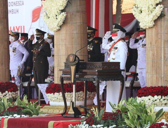Lifter Eko Yuli Dapat Bonus Rp500 Juta dan Lencana dari Gubernur Jatim