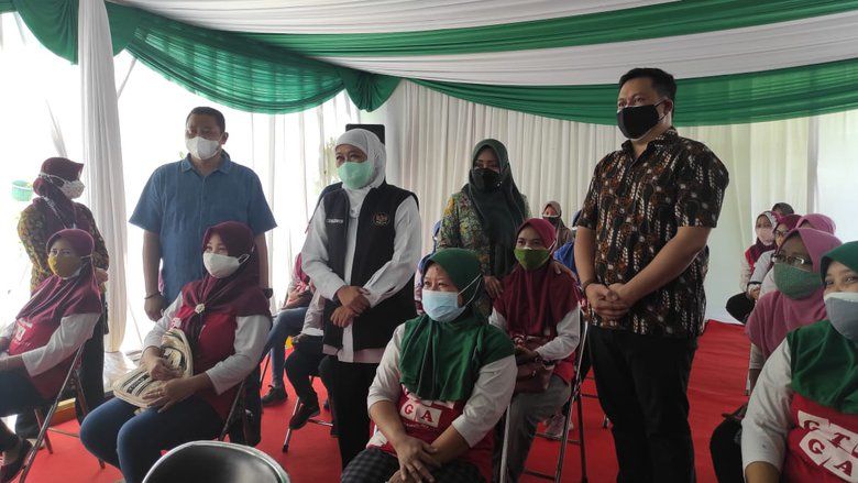 Khofifah Minta Perusahaan di Jatim Manfaatkan Vaksinasi Gotong Royong