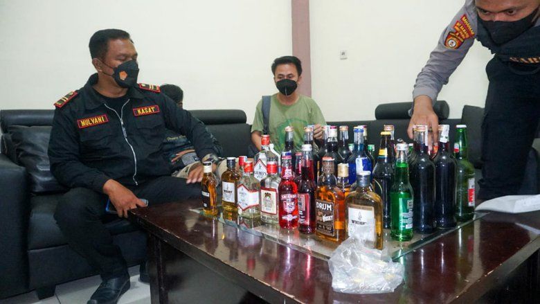 Jual Beli Miras COD Tanpa Izin, Pemuda Diamankan Polres Jombang