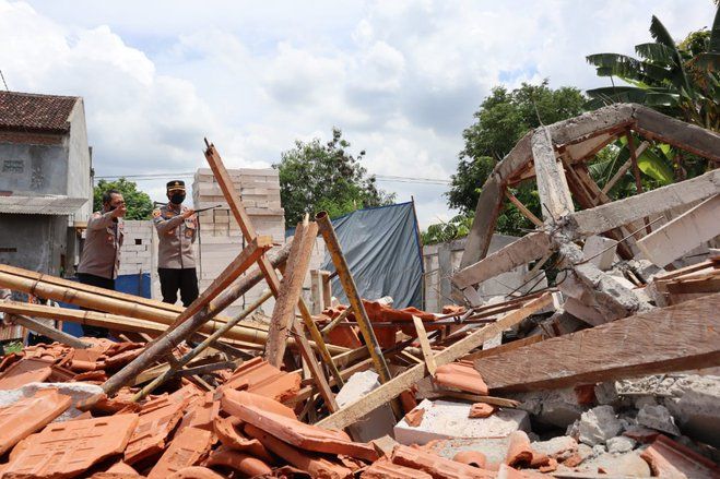 Polisi Selidiki Runtuhnya Bangunan Masjid SMK 1 Muhammadiyah Mojokerto
