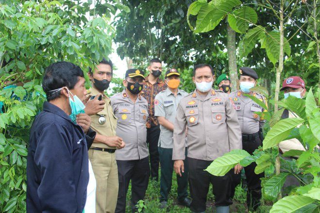 Gunung Raung Berasap Putih, BPBD dan Polres Bondowoso Cek Jalur Evakuasi